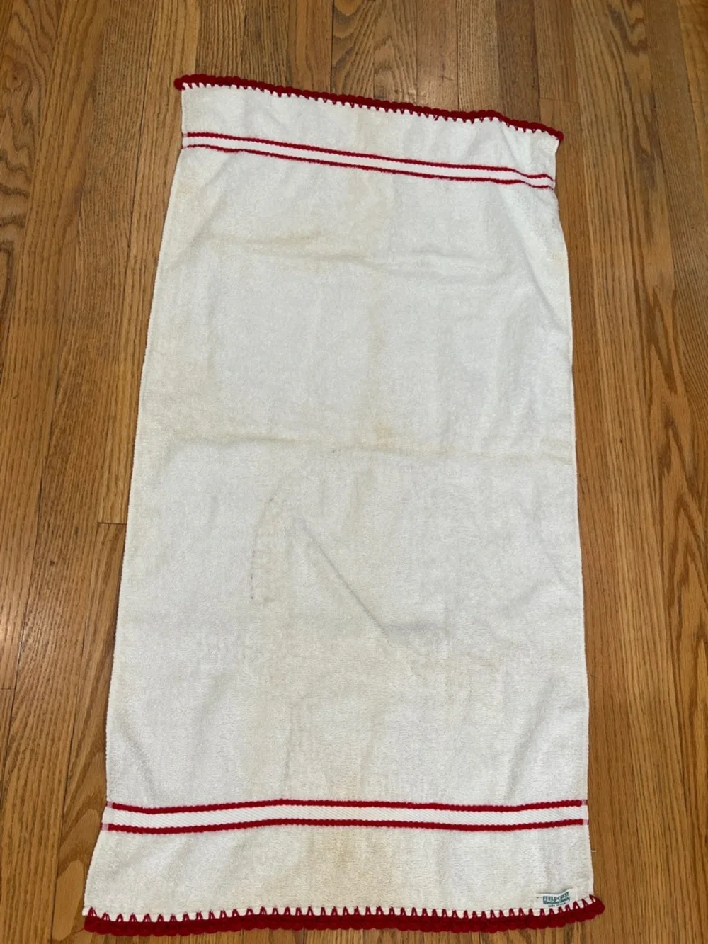 Vtg Fieldcrest Bath Towel W/Red Crochet Basket Pocket & Edging MCM Bathroom READ